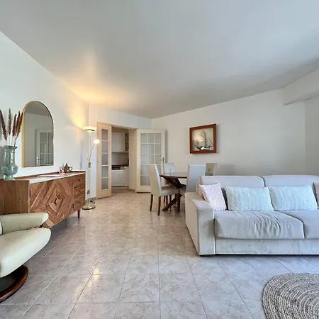 Appartement 'le Victoria Beach' Vue Plein Centre, Spacieux Menton