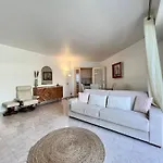 Apartment 'le Victoria Beach' Vue Plein Centre, Spacieux Menton