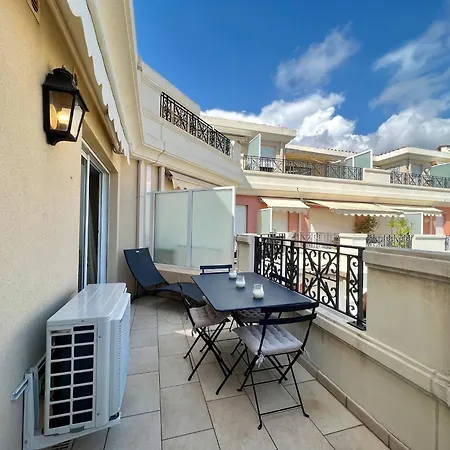 Апартаменти 'le Victoria Beach' Vue Plein Centre, Spacieux