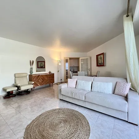 Апартаменти 'le Victoria Beach' Vue Plein Centre, Spacieux Мантон